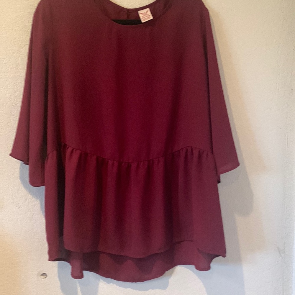 Women’s plus size xxl burgundy red blouse.3 1/4.